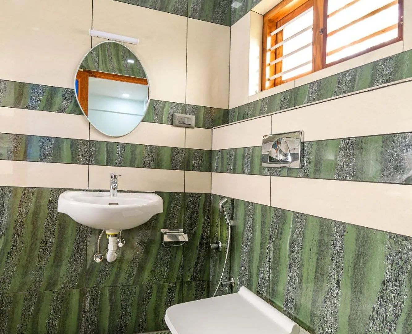Rams Guest House Meadows Near Lulu Mall & Kims Hospital 特里凡得琅